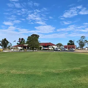 4* Motel White Gums Motor
