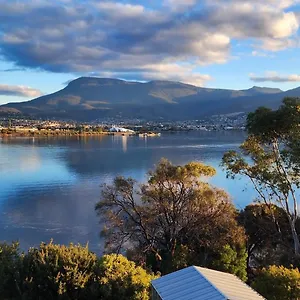 Waterfront Abode - 2 Bedrooms Hobart