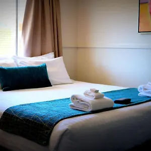 2* Motel The Commercial